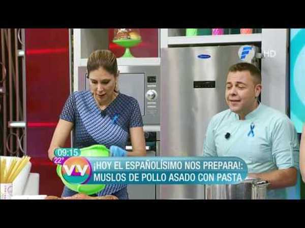 Muslo de pollo asado con pastas y Torrijas de leche de coco.