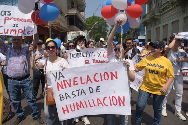 Aprueban reajuste salarial del 16% a docentes | Noticias Paraguay