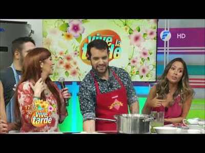 Spaghettis al pesto con mini milas con Jamon y queso