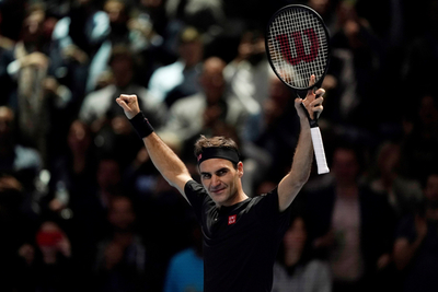 Federer aplasta a Djokovic y está en semifinales del ATP de Londres