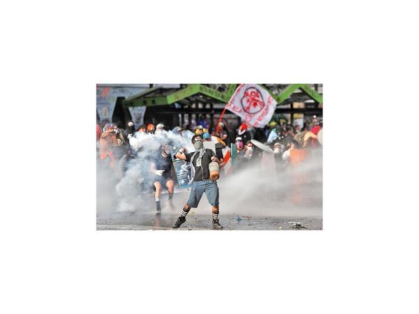 Protestas continúan en Chile y decretan una alerta sanitaria
