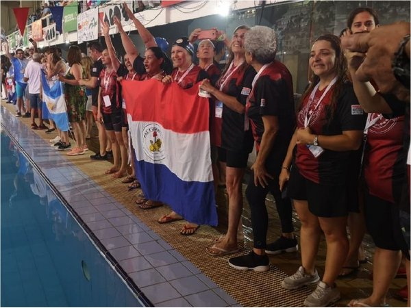 Lucido acto del Suda de natación máster