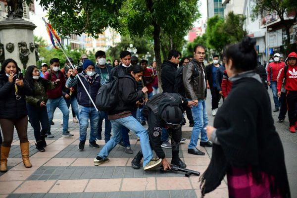 Presidenta interina Añez busca pacificar Bolivia entre protestas