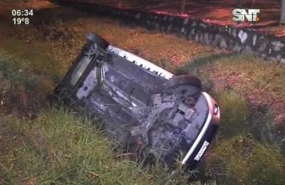 Luz led encandiló a conductor que fue a parar a una zanja - SNT