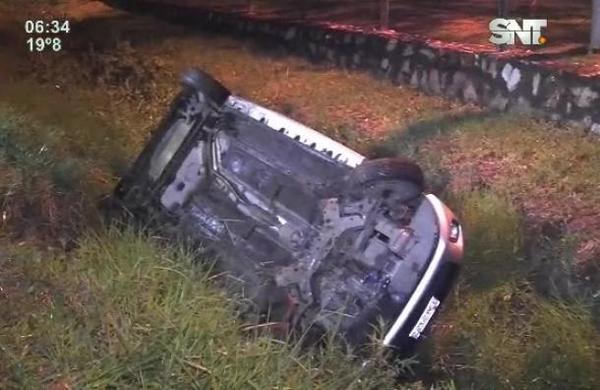Luz led encandiló a conductor que fue a parar a una zanja - SNT