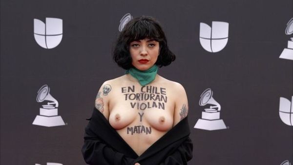 El desnudo de Mon Laferte para una denuncia contundente: "En Chile torturan, violan y matan" - ADN Paraguayo