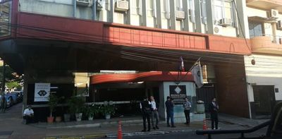 González Daher y su hijo se presentan en la Fiscalía