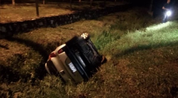 Luz alta de camión provoca accidente | Noticias Paraguay