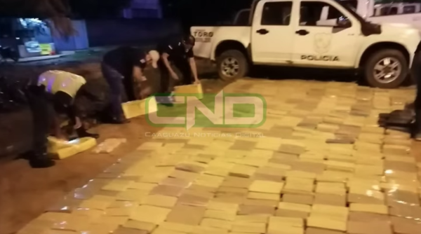 Detienen a policía por retener camión cargado de marihuana