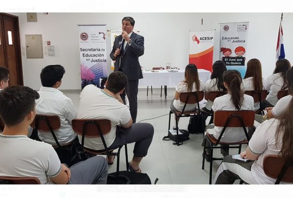 Educan a jóvenes de Cristo Rey sobre responsabilidad penal