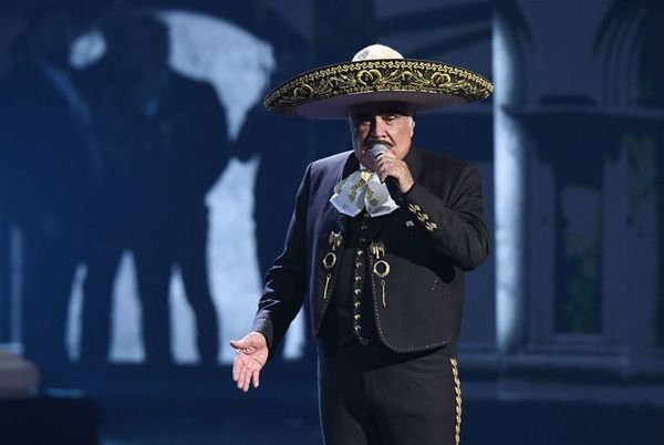 Vicente, Alejandro y Alex Fernández se reúnen y emocionan en los Latin Grammy - Música - ABC Color