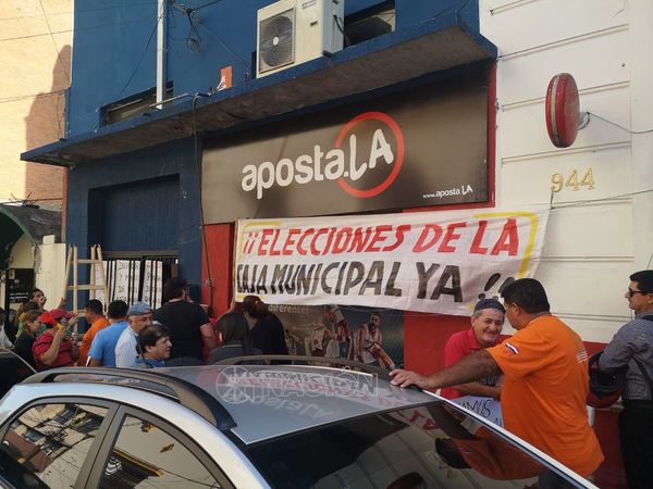 Jubilados municipales piden cambio de autoridades