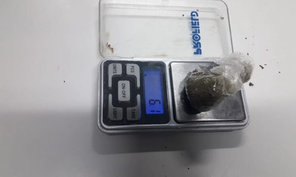 Detienen a 3 jóvenes con marihuana en Hernandarias