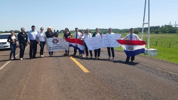 SAN PEDRO DEL PNÁ: FUNCIONARIOS CIERRAN TRAMO DE LA RUTA 8