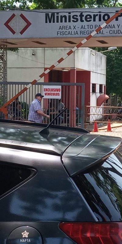 Gobernador de Alto Paraná se presentó en la fiscalía de CDE