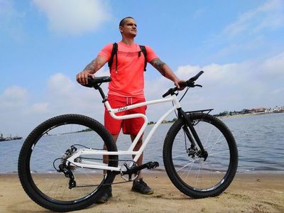 Pedaleará por varios países de Sudamérica en una bicicleta paraguaya para crear conciencia  - Notas - ABC Color