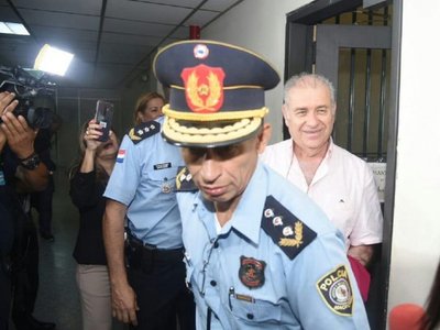 Dictan prisión preventiva a González Daher y su hijo