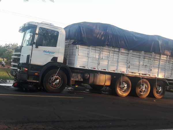 Joven motociclista perece al chocar contra un camión | Radio Regional 660 AM