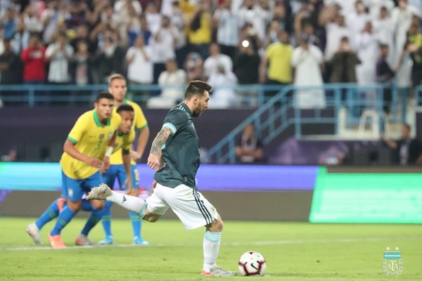Con gol de Messi, Argentina derrotó a Brasil
