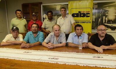 Jubilados municipales exigen que se concreten elecciones - Nacionales - ABC Color