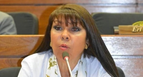 Diputada "chatea con docentes" y publica errores ortográficos