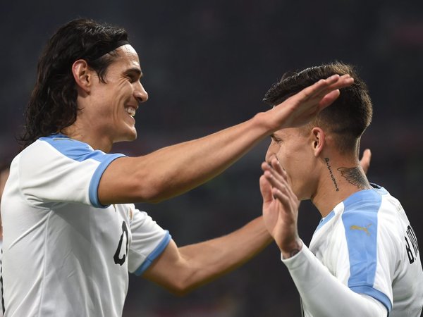 Cavani y Brian Rodríguez firman el triunfo charrúa