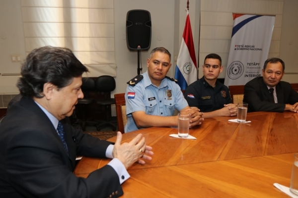 Ministerio del Interior distingue a oficiales por procedimiento en Ñemby | .::Agencia IP::.
