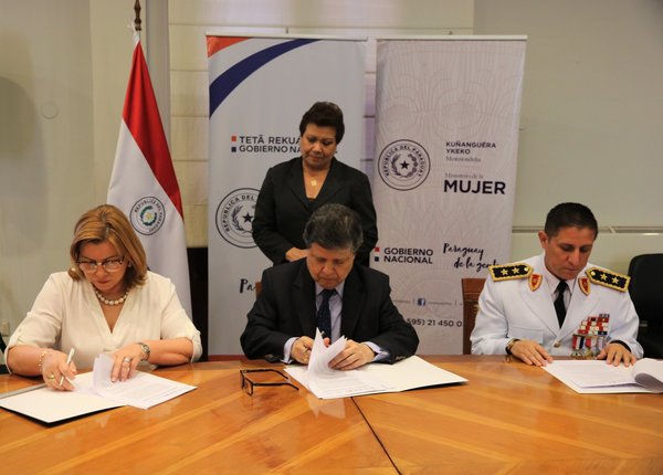 Fuerzas de seguridad y Ministerio de la Mujer cooperarán para capacitación de agentes en atención a violencia | .::Agencia IP::.