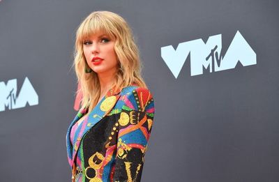 Taylor Swift acusa a su antiguo sello de amenazarla - Música - ABC Color