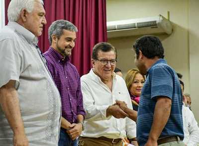 Gobierno Nacional entregó becas, y aportes al sector productivo y salud en Itapúa. - Digital Misiones