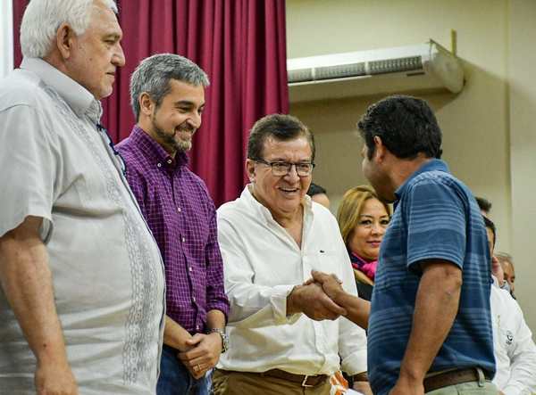 Gobierno Nacional entregó becas, y aportes al sector productivo y salud en Itapúa. - Digital Misiones