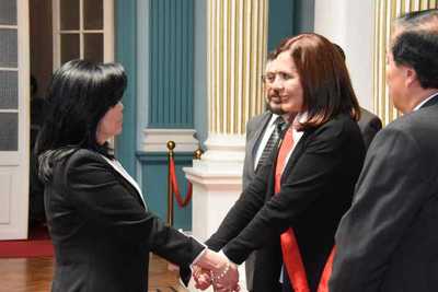 Embajadora en Bolivia saluda a nueva canciller y hará lo mismo con presidenta interina | .::Agencia IP::.
