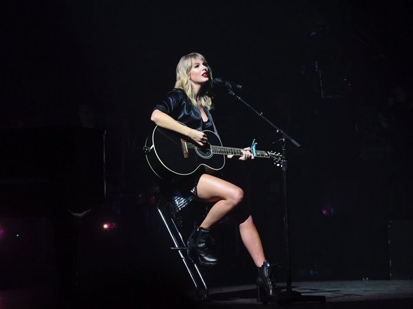 Taylor Swift pide ayuda para recuperar su música y cantarla en los AMA