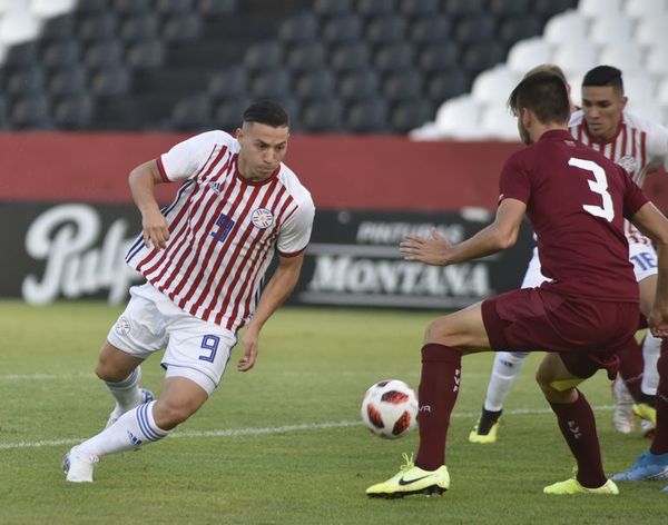 La Albirroja supera a Venezuela en la Huerta - Fútbol - ABC Color