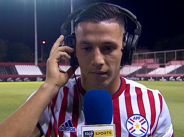 Sebas Ferreira marca doblete y es la figura en Paraguay