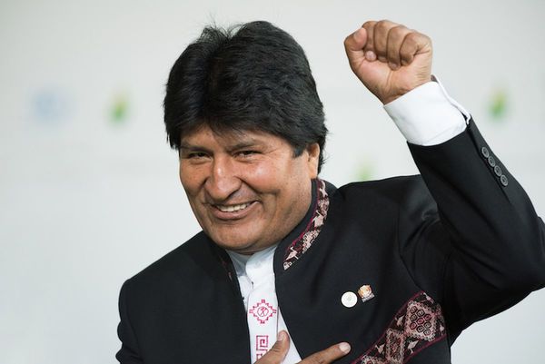 Evo Morales deja Bolivia peligrosamente dividida