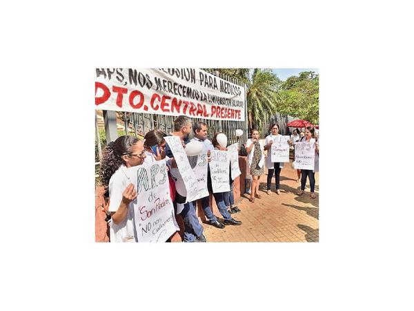 Para pedir igualdad salarial, médicos de APS se manifestaron