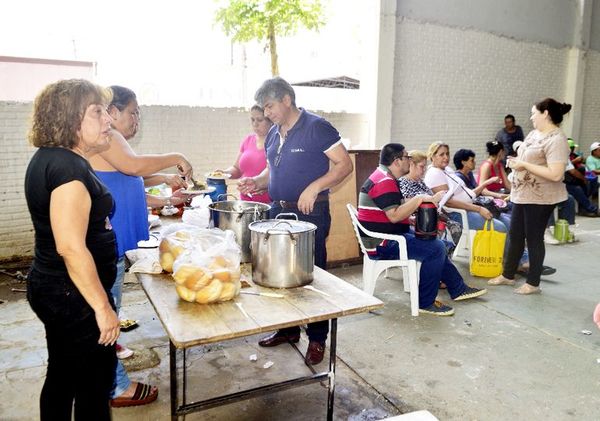 Brindan alimentos a los huelguistas - Locales - ABC Color