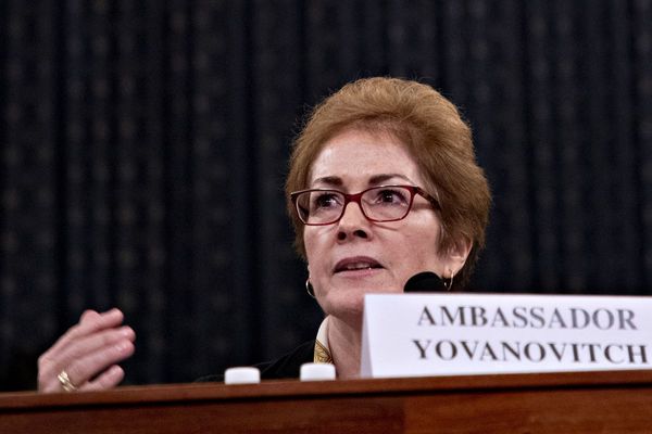 La ex embajadora en Ucrania testifica contra Donald Trump