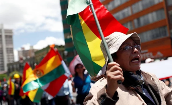 Escasez de combustibles y alimentos comienza a extenderse en ciudades bolivianas | .::Agencia IP::.