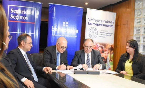 HOY / Banco Basa sella alianza con Seguridad de Seguros