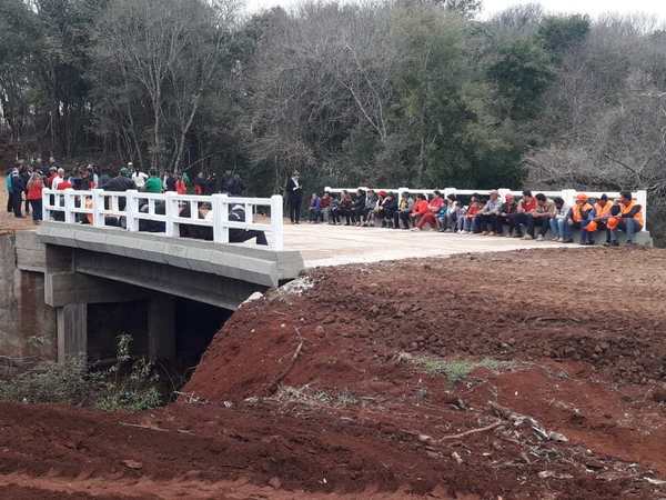 NUEVO PUENTE DE HORMIGÓN EN MARÍA AUXILIADORA, ITAPÚA, AHORRA 40 KM A PRODUCTORES