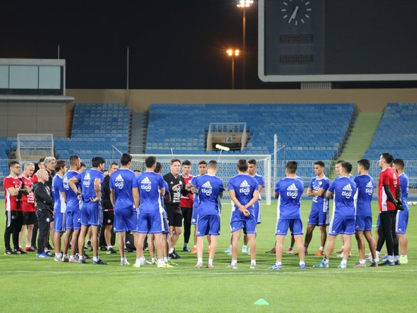 Berizzo dirige primera sesión de Paraguay en Riad para jugar con Arabia