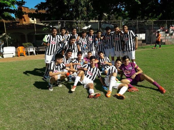 Libertad, líder momentáneo de la Sub 15 - Fútbol - ABC Color