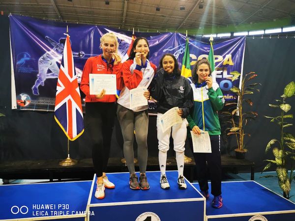 Viveros flamante campeona mundial juvenil de esgrima en San Salvador