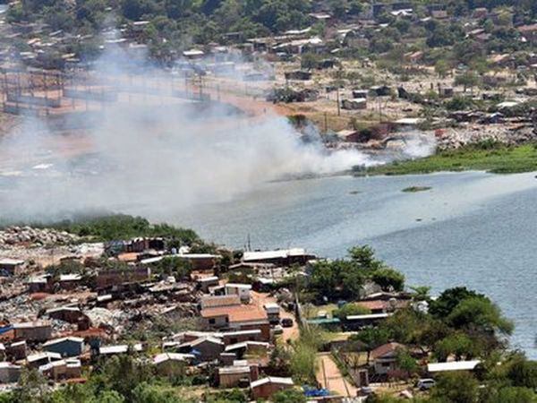 Asunción: Notifican a 56 familias por tirar basura en Laguna Pytã