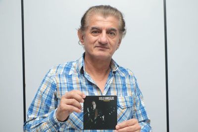 Derlis González presenta su nuevo material “Vuelve”