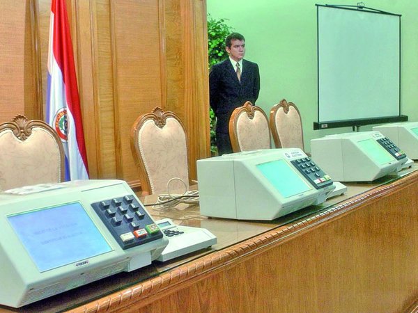 Expertos aseguran que máquinas para las votaciones son vulnerables
