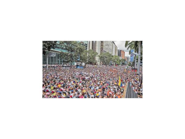 En masiva marcha, Guaidó pidió movilizarse hasta caída de Maduro
