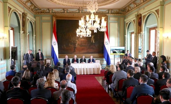 HOY / Gabinete Civil destina una millonaria suma en alfombras, flores y banderas